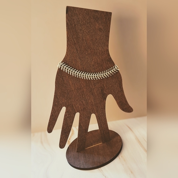 💥 18K Gold Plated Fishbone Bracelet – Waterproof & Tarnish-Resistant - Picture 4 of 14